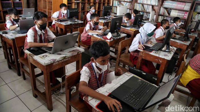 ANBK (Asesmen Nasional Berbasis Komputer) jenjang SD digelar serentak di Jakarta. Salah satunya di SDN Kramat 06 Pagi, Senen, Jakpus.