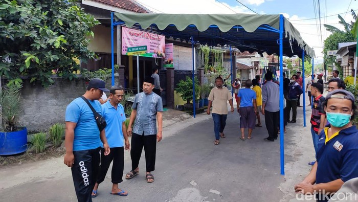Suasana rumah duka korban siswa SMKN 1 Jenangan Ponorogo