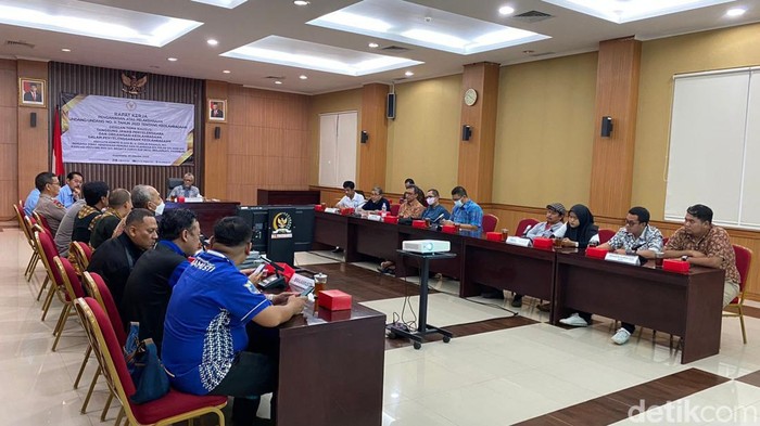 Suasana rapat kerja (raker) DPD RI mengenai pengawasan atas pelaksanaan UU No 11 Tahun 2022 tentang Keolahragaan di Kantor DPD RI DIY, Yogyakarta. Selasa (25/10/20).