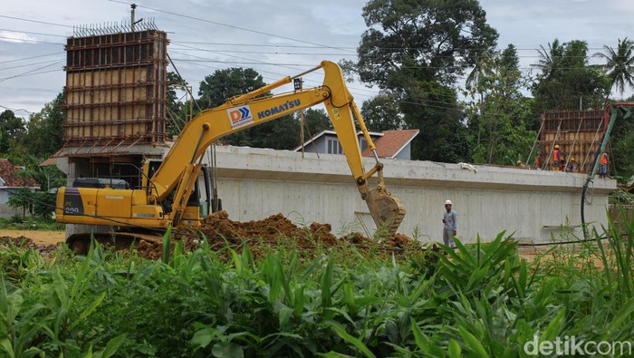 Memasuki akhir Oktober 2022 pembangunan kontruksi Jalan Tol Yogyakarta-Bawen Seksi 1 telah mencapai 5,83 persen.