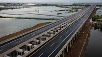 Seksi 2 Tol Semarang-Demak dibangun oleh PT Pembangunan Perumahan Semarang Demak, sedangkan seksi 1 sepanjang 10,64 km dibangun menggunakan dana APBN atau dikerjakan oleh pemerintah. Foto: ANTARA FOTO/AJI STYAWAN