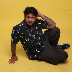 Kakek Metal! Tora Sudiro Siapin Warisan Kaus Band ke Cucu