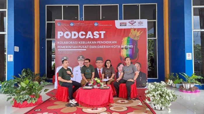 Wali Kota Bitung Maurits Mantiri menghadiri podcast bersama Badan Standar Kurikulum dan Asesmen Pendidikan Pusat Standar Kurikulum Pendidikan Kementerian Pendidikan dan Kebudayaan Riset dan Teknologi.