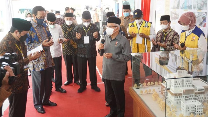 Wapres Maruf Amin saat meninjau progres pembangunan UNU Yogyakarta di Gamping, Sleman, Selasa (25/10/2022).