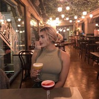 Weronika sudah beberapa kali menjalani operasi plastik. Beberapa di antaranya operasi untuk membesarkan bokongnya hingga berukuran 127 cm dan memasang implan payudara dengan ukuran cup 32J. Foto: Instagram/@polish.99 dan TikTok