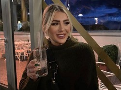 8 Potret Model yang Kepalanya Meledak di Pesawat Pascaoperasi Plastik