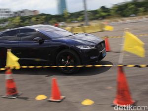 Mobil Ini Harga Jual Kembalinya Anjlok Banget, Bisa Turun 73 Persen!
