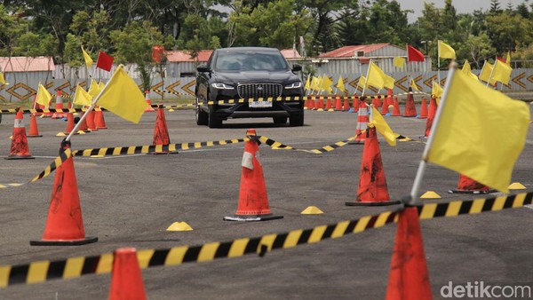 Wusss.. Sensasi Menjajal Mobil SUV Listrik Jaguar Senilai Rp 3 M
