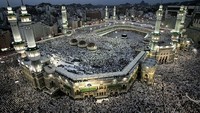 Masjid ini menjadi tempat ibadah dengan kapasitas orang beribadah terbesar di dunia dengan kapasitas 820 ribu orang. (Abid Katib/Getty Images)  