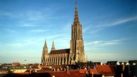 Tempat ibadah terbesar dari agama Kristen Protestan berasal dari aliran Lutheran, yaitu Gereja Evangelis Lutheran Ulmer Münster. (Werner OTTO/Getty Images)  