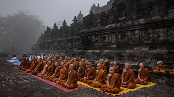 Dibangun sejak tahun 770 dengan total luas candi yaitu 2.500 meter persegi, dan menjadi saksi peninggalan Kerajaan Buddha di Indonesia yang pernah berjaya kala itu. (Ulet Ifansasti/Getty Images)  