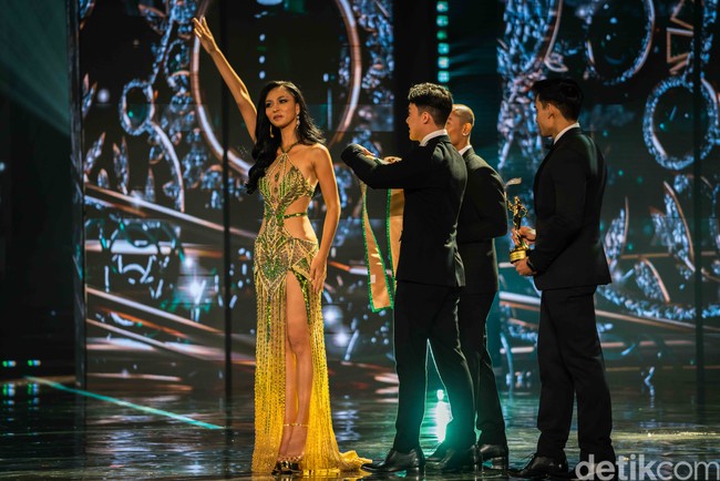 Tahapan demi tahapan berhasil dilalui sampai akhirnya perempuan 21 tahun ini masuk lima besar. Pencapaian ini lebih baik dari tahun lalu. Di Miss Grand International 2021, langkah Sophia Rogan untuk menjadi pemenang terhenti di babak top 10. Foto: Kenny Gida/detikcom