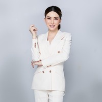 Hampir di seluruh bagian tubuhnya telah berubah, namun ada satu yang ia tetap pertahankan, yakni suara. “Itu adalah sesuatu yang tidak ingin aku ubah. Itu adalah diriku, dan bagian dari identitasku,” ungkap Anne. Foto: Dok. JKN Global Group