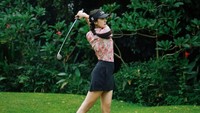 Olahraga golf banyak digemari oleh artis baru-baru ini, termasuk Anya. Selain itu, ia juga hobi bersepeda, berenang, dan olahraga lari. (Foto: Instagram @anyageraldine)