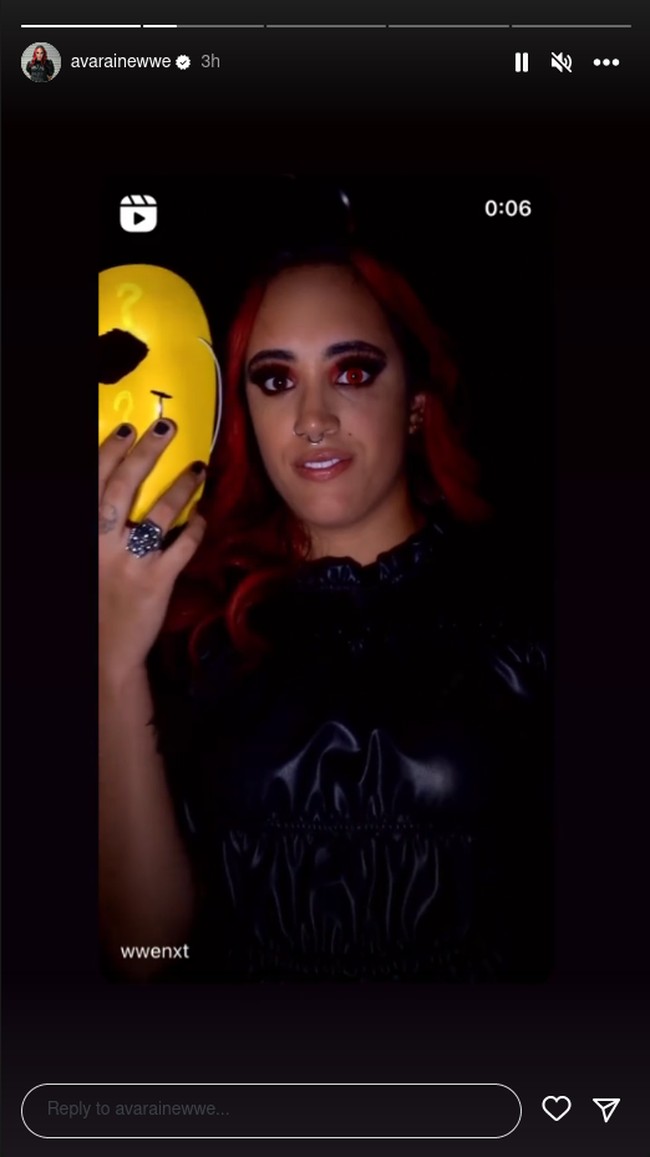 Setelah dibuka, penampilan Ava Raine yang menjadi anggota baru Schism pun cukup bikin pangling. Dalam debutnya, wanita 21 tahun tersebut terlihat mencuri perhatian dengan rambut merah. Begitu dengan eyeshadow dan lensa kontaknya. Foto: Instagram