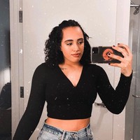 Kini Simone Johnson alias Ava Raine resmi menjadi pemain WWE generasi keempat. Kakeknya, Rocky Johnson Soul Man, dan buyutnya, High Chief Peter Malvia, juga merupakan pegulat WWE terkenal. Foto: Instagram