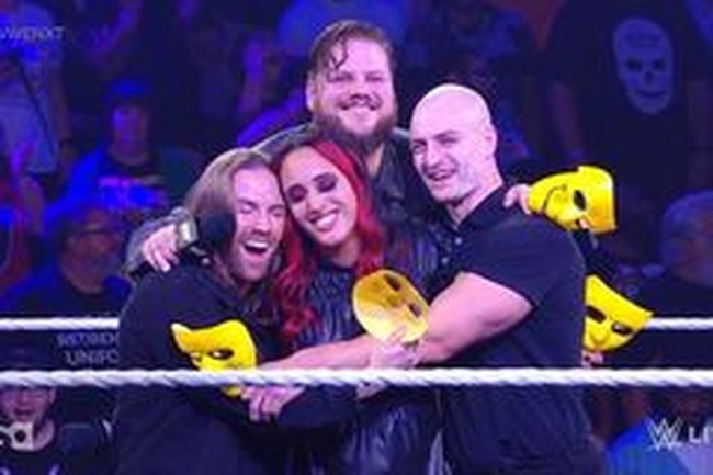 Cinta dan penerimaan yang telah diberikan The Schism menantang gagasan apapun yang telah membentukku sebelumnya. Keluarga ini melengkapiku. Aku adalah Ava Raine, kataya.Foto: Instagram