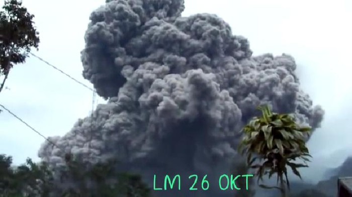 Awan panas Gunung Merapi 2010. (Radio Lintas Merapi).