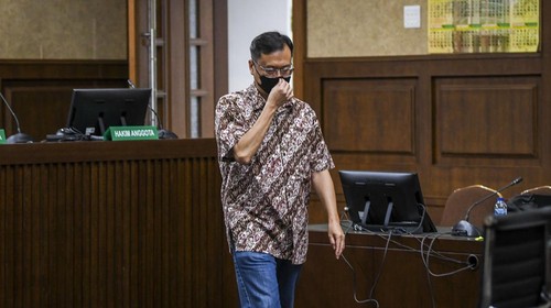 Terdakwa Direktur PT Hanson International Tbk Benny Tjokrosaputro mengikuti sidang tuntutan kasus dugaan korupsi pengelolaan PT Asuransi Sosial Angkatan Bersenjata Republik Indonesia (ASABRI) di Pengadilan Tipikor, Jakarta, Rabu (26/10/2022).JPU KPK menuntut Benny Tjokrosaputro dengan hukuman pidana mati karena diyakini bersalah melakukan tindak pidana korupsi bersama-sama dengan terdakwa lain dan melakukan tindak pidana pencucian uang (TPPU) dalam kasus PT ASABRI yang merugikan negara hingga Rp22,7 triliun. ANTARA FOTO/Galih Pradipta/hp.