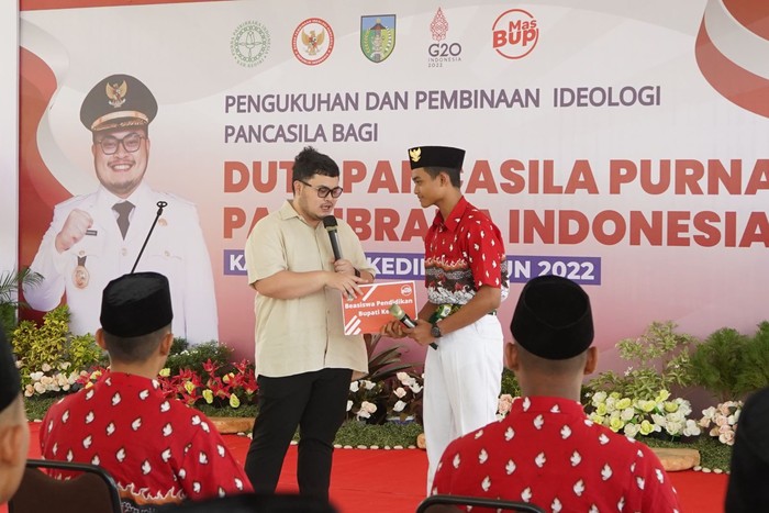 Bupati Kediri Hanindhito Himawan Pramana