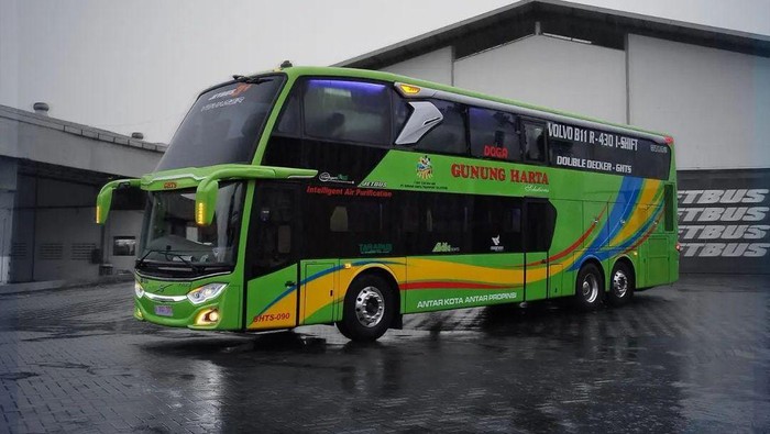 Bus double decker PO Gunung Harta