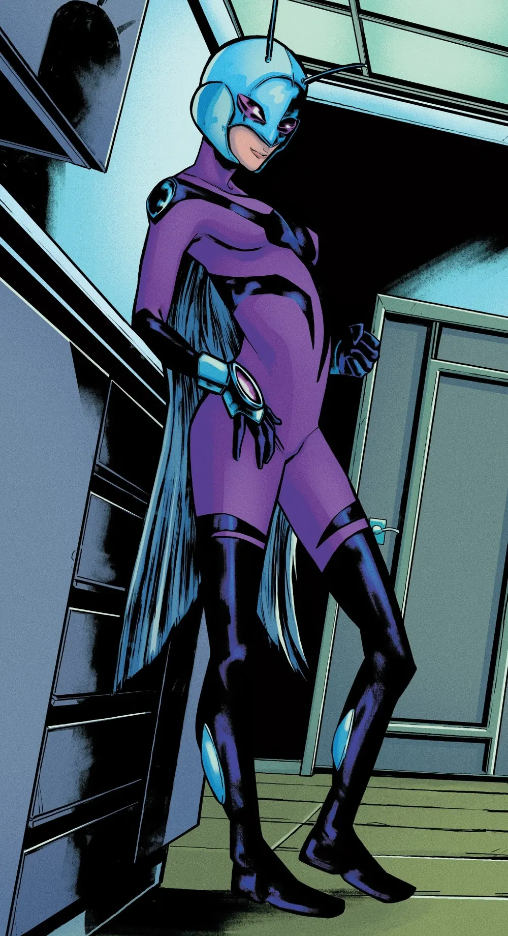 Cassie Lang di komik sebagai Stinger (dalam kostum ungu) dan Stature (dalam kostum merah-hitam).