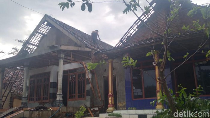 Dampak puting beliung Pasuruan