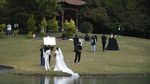 Indahnya Danau Barat di China, Jadi Spot Favorit Foto Pre-Wedding