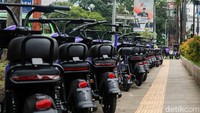 Sepeda listrik ini memudahkan serta membantu warga Bogor melakukan sejumlah aktivitas. Sayangnya, sepeda itu tidak ditempatkan dengan baik.
