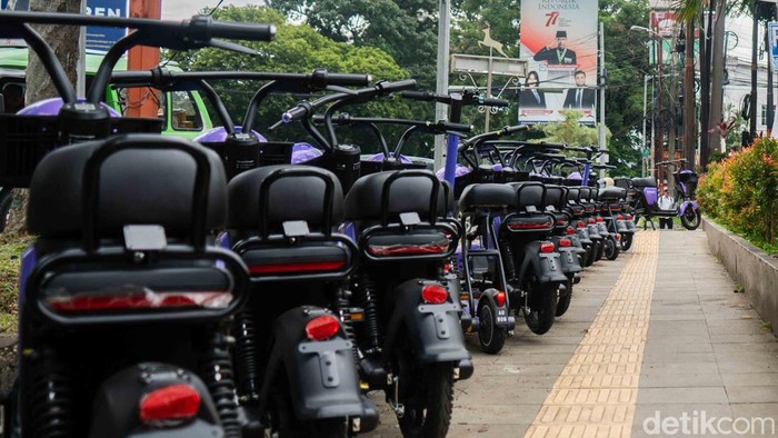 Dengan adanya sepeda listrik ini, dapat memudahkan serta membantu warga Bogor untuk melakukan sejumlah aktifitas. Namun, sayangnya tidak ditempatkan dengan baik.