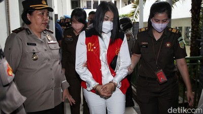 Potret Putri Candrawathi Tak Lagi Berompi 69 di PN Jaksel