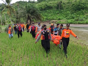 3 Penumpang Truk Tebu Terseret Arus Sungai Blitar Ditemukan Tewas, 1 Hilang
