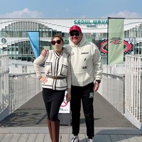 Tak. sendirian, Femmy ditemani oleh sang suami tercinta, Alfons Martinus. Kebersamaan keduanya saat di Korea juga dibagikan Femmy ke akun Instagramnya. Foto: Instagram/@femmypermatasari