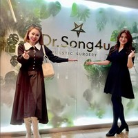 Tak hanya untuk sekedar berlibur, secara terang-terangan Femmy mengungkapkan jika dirinya juga menjalani operasi plastik saat berada di sana. Femmy pun membagikan momen ketika dirinya berada di klinik  tempatnya menjalani operasi plastik. Foto: Instagram/@femmypermatasari