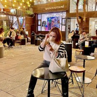 Setelah operasi plastik wajah Femmy jadi terlihat bengkak. Hidungnya pun masih tertutup dengan plester. Foto: Instagram/@femmypermatasari