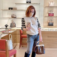 Walaupun masih bengkak namun keesokan harinya Femmy mengaku masih harus menjalani injeksi wajah Baby Stem Cell. Bengkak muka yg pertama blm beres.. Besok lanjut lagi masuk ruang Op untuk Inject muka Baby stem cell … Muka gak kelar2 memar lagi, tulis Femmy. Foto: Instagram/@femmypermatasari