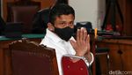 Gaya Salam Ferdy Sambo di Sidang Putusan Sela Kasus Brigadir Yosua