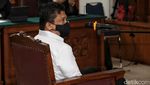 Gaya Salam Ferdy Sambo di Sidang Putusan Sela Kasus Brigadir Yosua