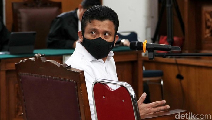 Mantan Kadiv Propam Polri Ferdy Sambo menjalani sidang putusan sela kasus pembunuhan berencana terhadap Brigadir N Yosua Hutabarat di PN Jaksel, Rabu (26/10/2022).