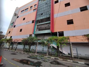 Kaca Gedung Eks Ramayana Koja Berjatuhan, Warga: Kami Udah Capek Negur