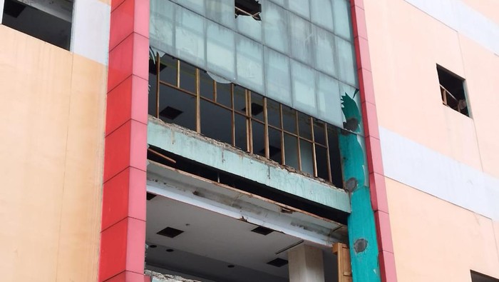 Gedung Eks Ramayana Terbengkalai Gedung Eks Ramayana Terbengkalai