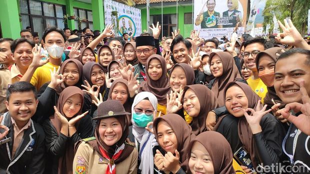 Gubernur Jabar Ridwan Kamil di SMAN 1 Kawali, Ciamis.