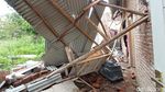 Ngerinya Cuaca Ekstrem Porak-porandakan Rumah di Cirebon