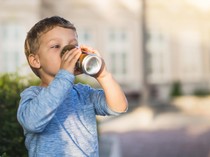 Jangan Biarkan Anak Kecil Minum Kopi, Pokoknya Jangan!