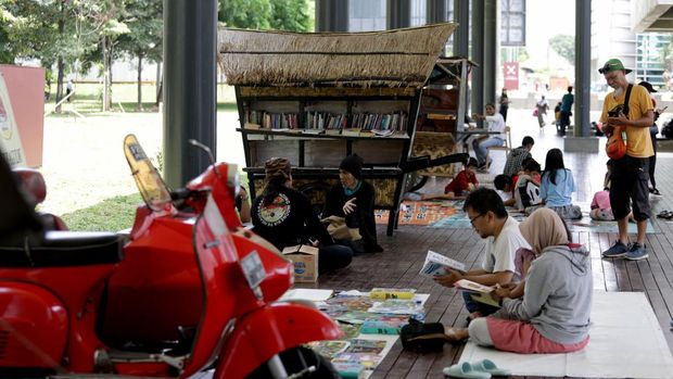 Pustaka Bergerak. Acara ini merupakan rangkaian Jakarta Indonesia Literary Festival (JILF) yang berlangsung 22 Oktober-26 Oktober. (Foto : Eva Tobing)