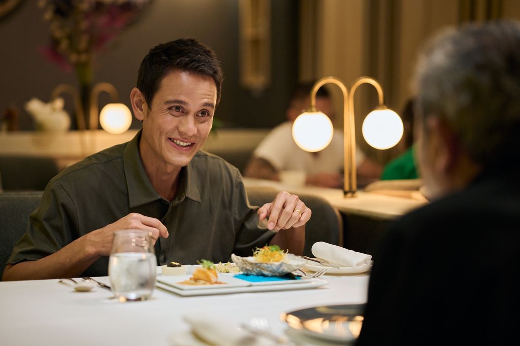 Keseruan Food Vlogger Mark Wiens, Jadi Host Kuliner 'Food Affair' di Singapura