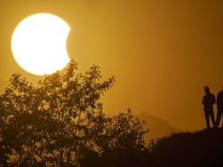 Penampakan Gerhana Matahari Terakhir 2022 di Berbagai Negara