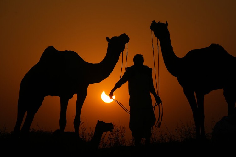 Lebanon Solar Eclipse The moon blocks part of the sun during a partial solar eclipse in downtown Beirut, Lebanon, Tuesday, Oct. 25, 2022. (AP Photo/Hassan Ammar)