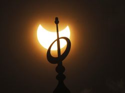 Penampakan Gerhana Matahari Terakhir 2022 di Berbagai Negara