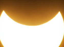 Penampakan Gerhana Matahari Terakhir 2022 di Berbagai Negara